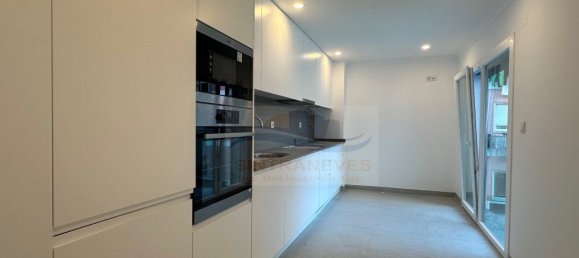 3 bedrooms Apartment in Amadora, Portugal No. 105110 13