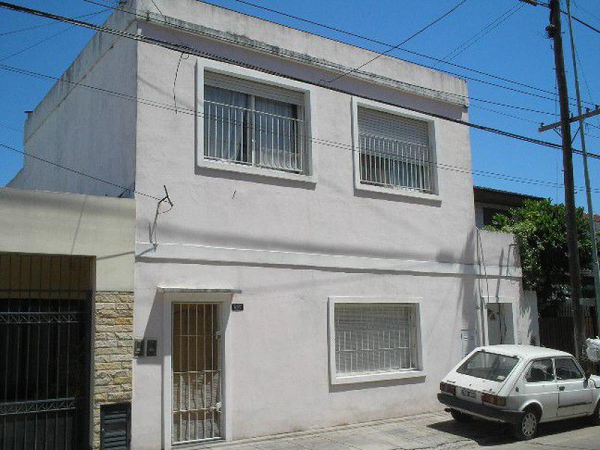 2 bedrooms House in Moron, Argentina No. 10694