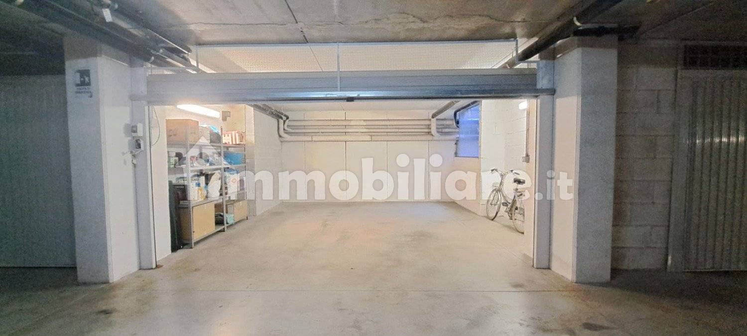  مرآب في Rome, Italy 30متر مربع رقم 367991