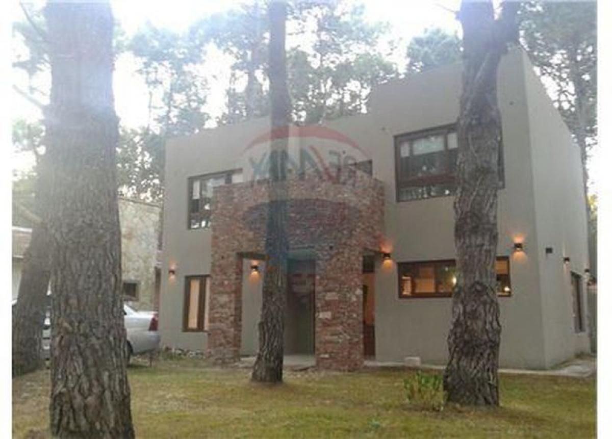 3 bedrooms House in Mar del Plata, Argentina No. 65068