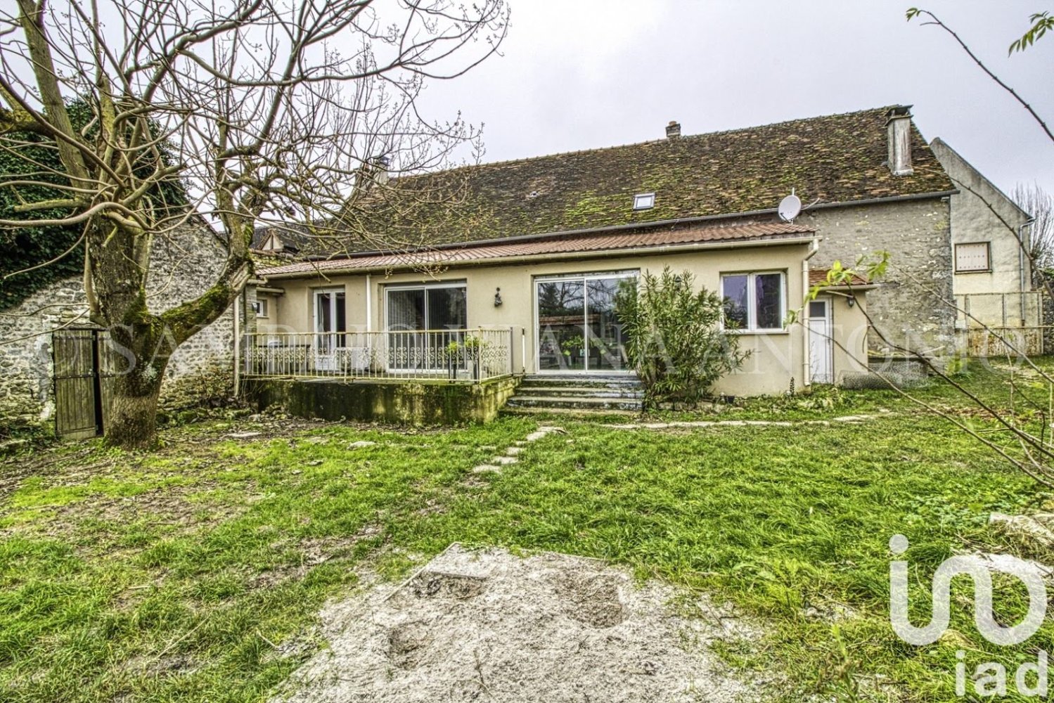 4 bedrooms House in Loiret, France No. 42459