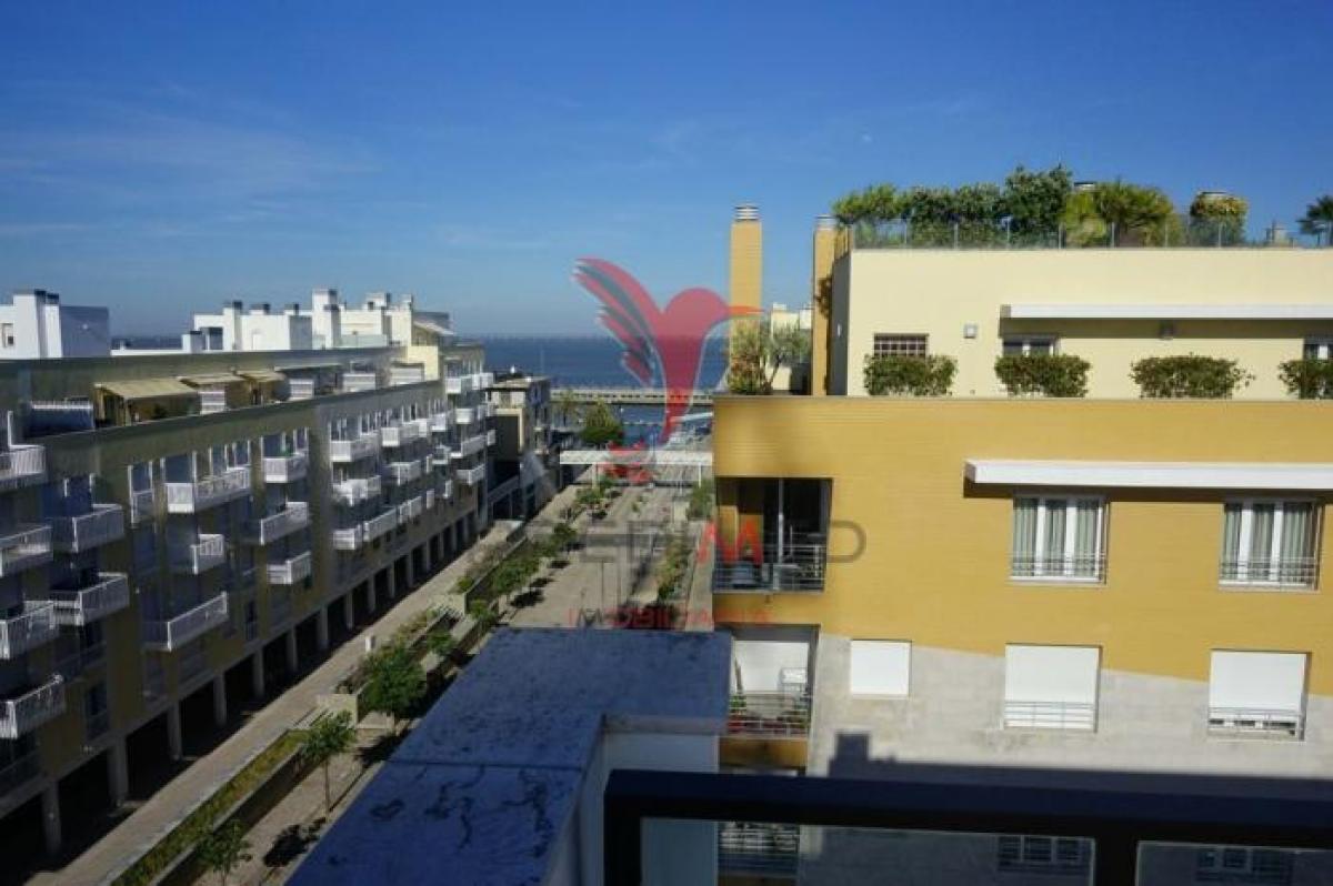  محل تجاري في Lisbon, Portugal 65متر مربع رقم 8160