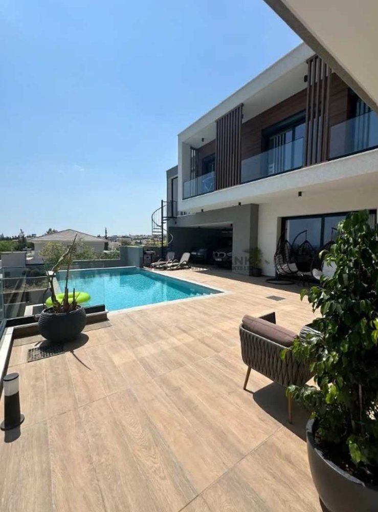 Propiedad comercial de 5 dormitorios en Germasogeia, Cyprus No. 13735