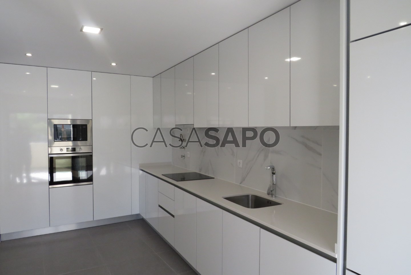 3 bedrooms Apartment in Corroios, Portugal No. 195376