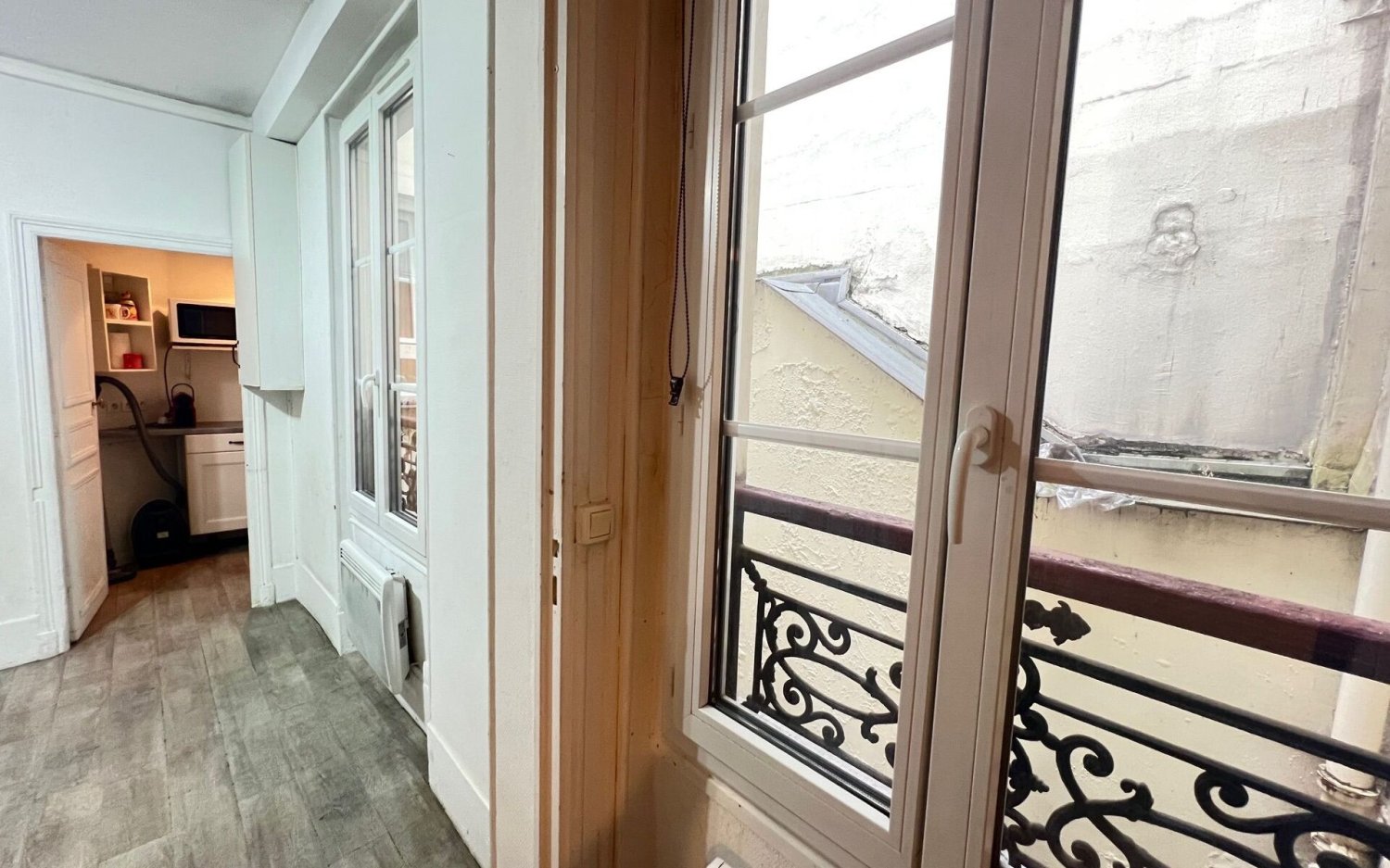2 rooms Apartment in Paris, France No. 337565