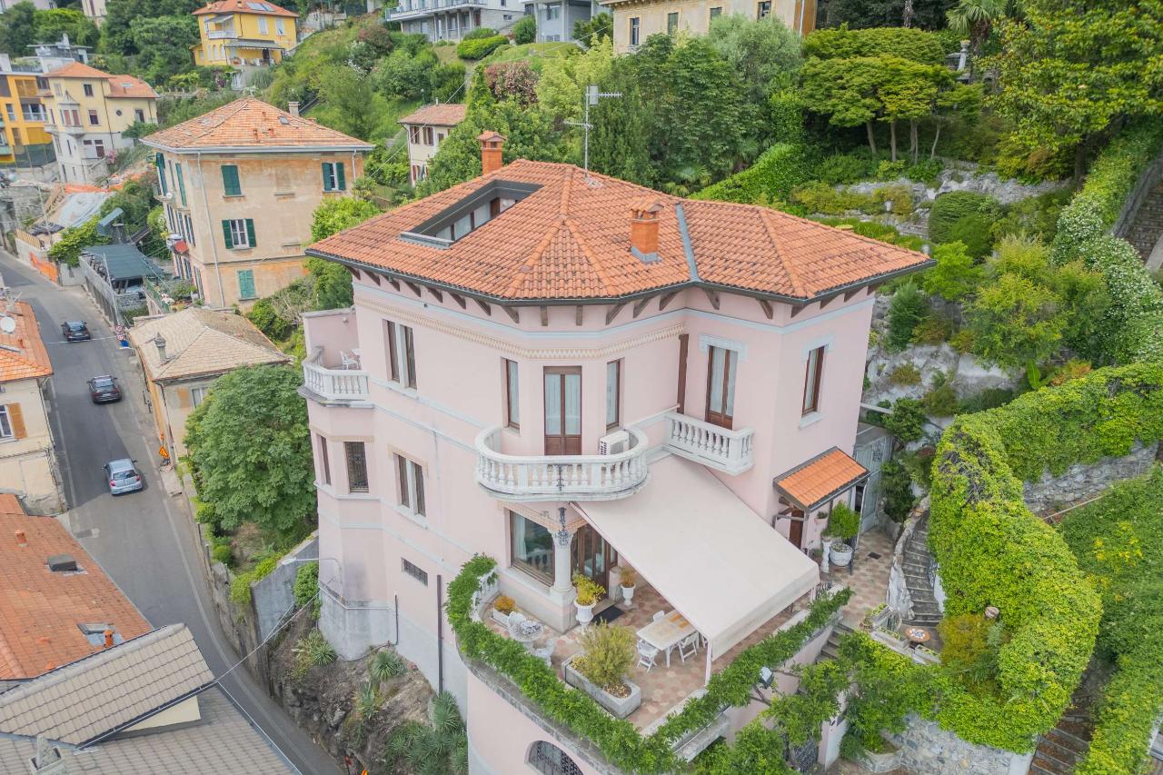 9 rooms Villa in Como, Italy No. 136572
