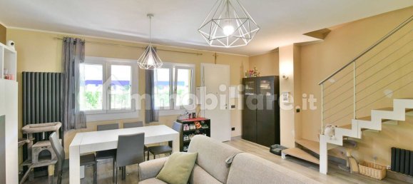 3 bedrooms Apartment in Ponte Lambro, Italy No. 379430 2