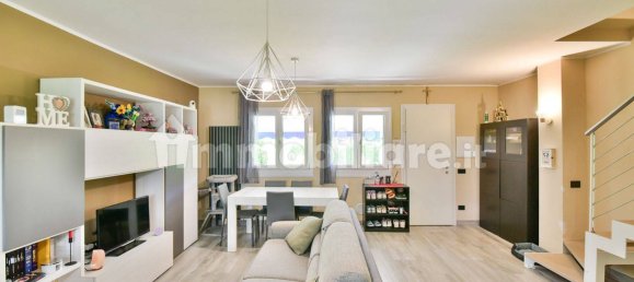 3 bedrooms Apartment in Ponte Lambro, Italy No. 379430 3