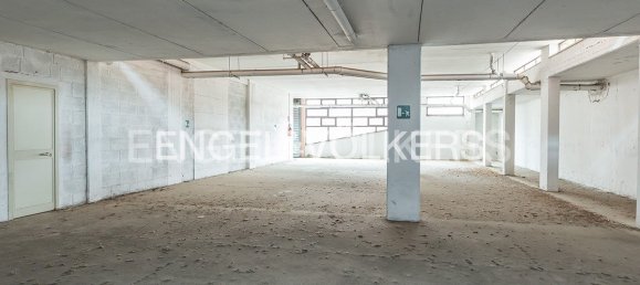 259m² Garage in Rome, Italy No. 63328 3