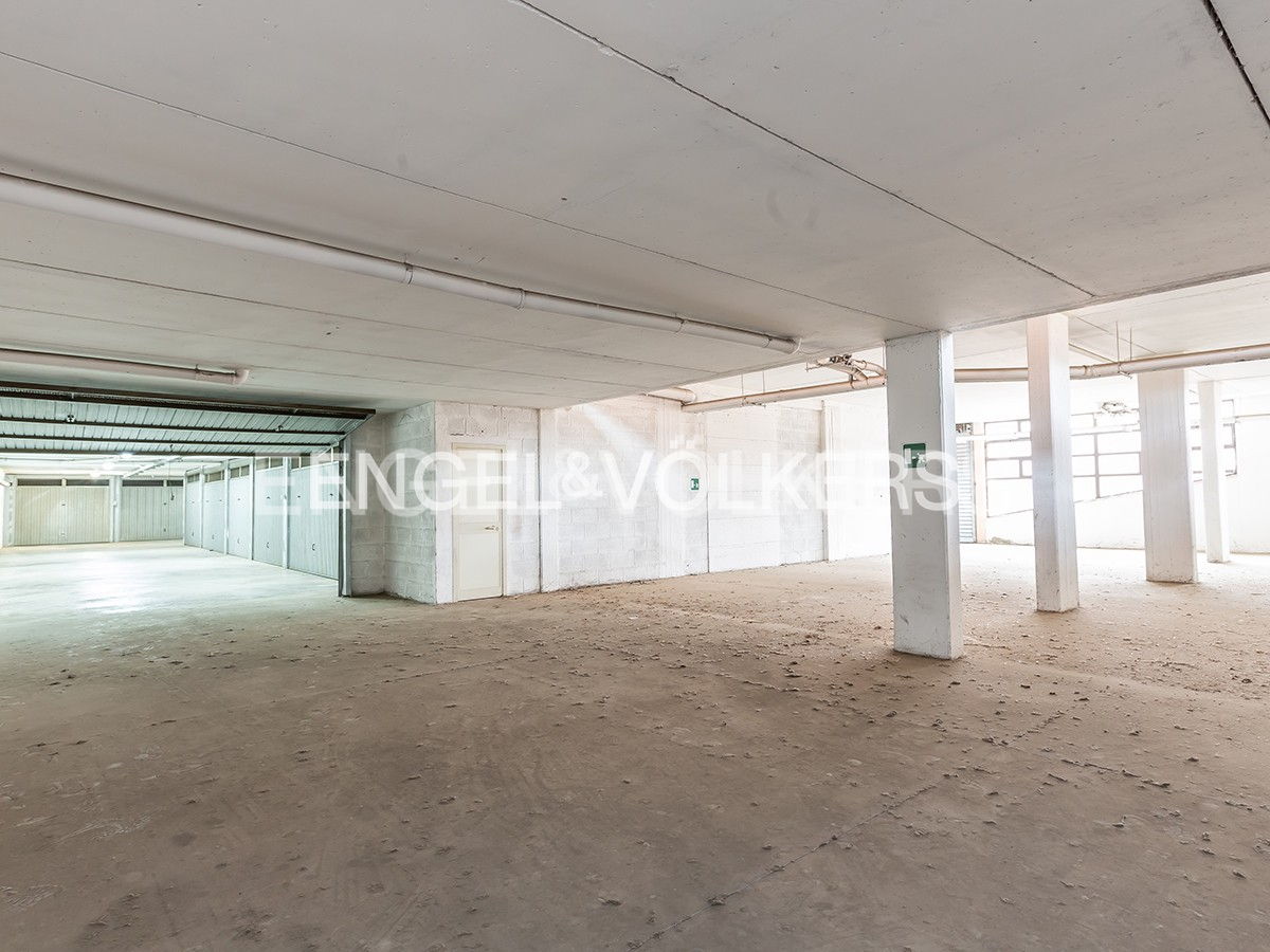 259m² Garage in Rome, Italy No. 63328