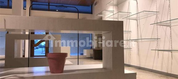 Коммерческая недвижимость с 1 комнатой в Конельяно, Италия № 218266 8