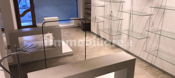 Коммерческая недвижимость с 1 комнатой в Конельяно, Италия № 218266 4