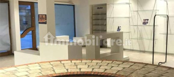 Коммерческая недвижимость с 1 комнатой в Конельяно, Италия № 218266 2