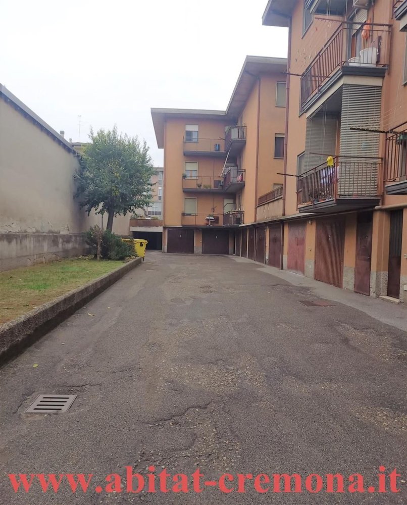 20m² Garage in Cremona, Italy No. 162454