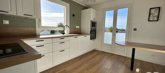 4 bedrooms House in Coutances, France No. 357164 8