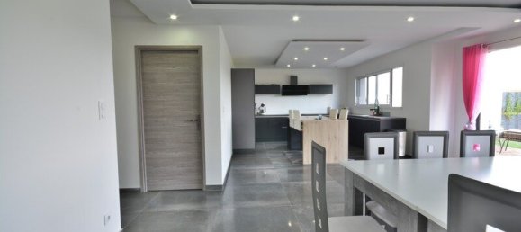 Casa de 4 dormitorios en Dijon, France No. 59660 8