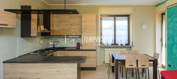 Apartamento de 4 divisões em Vanzaghello, Italy N.º 303750 2