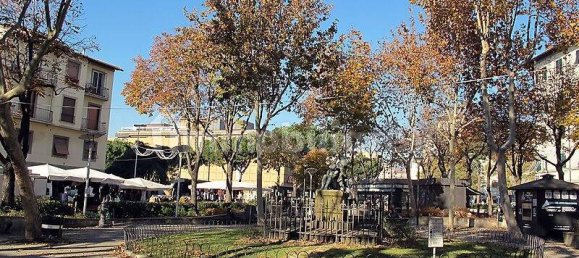 2 rooms Commercial property in Florence, Italy No. 355187 4