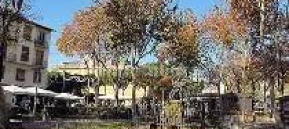 2 rooms Commercial property in Florence, Italy No. 355187 2