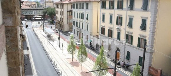 2 rooms Commercial property in Florence, Italy No. 355187 3