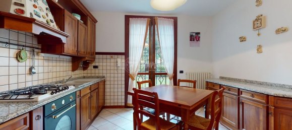 7 rooms House in Castellarano, Italy No. 70200 12