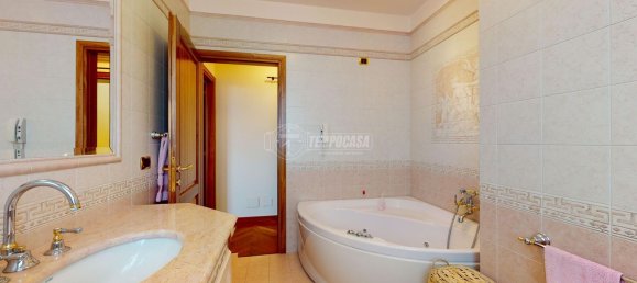 7 rooms House in Castellarano, Italy No. 70200 22