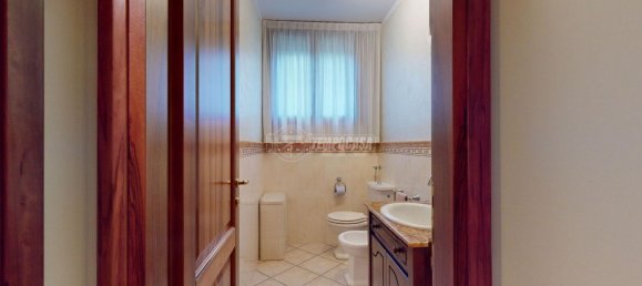 7 rooms House in Castellarano, Italy No. 70200 17