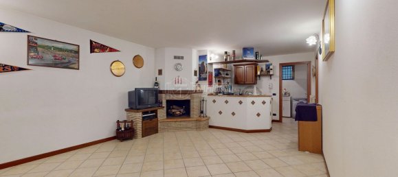 7 rooms House in Castellarano, Italy No. 70200 2