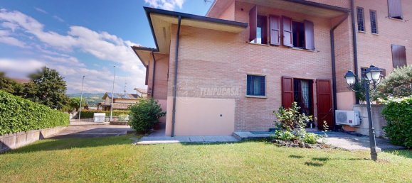 7 rooms House in Castellarano, Italy No. 70200 35