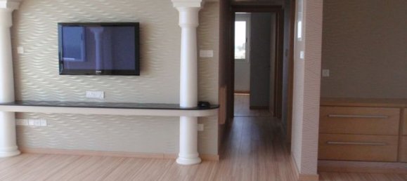 3 bedrooms Apartment in Limassol, Cyprus No. 1689 4