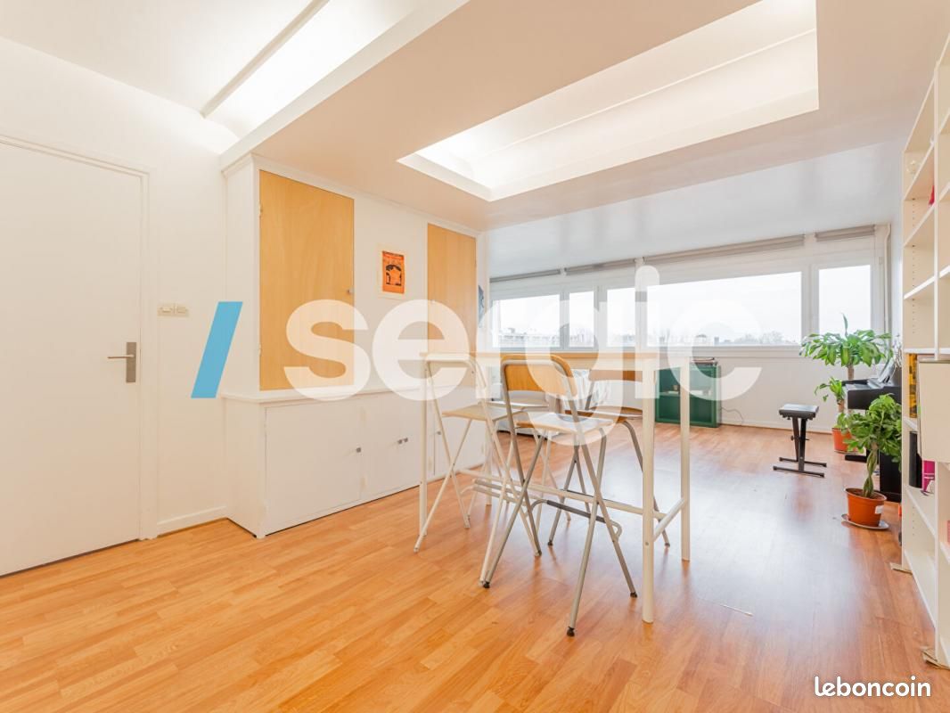 2 bedrooms Apartment in Lille, France No. 99293