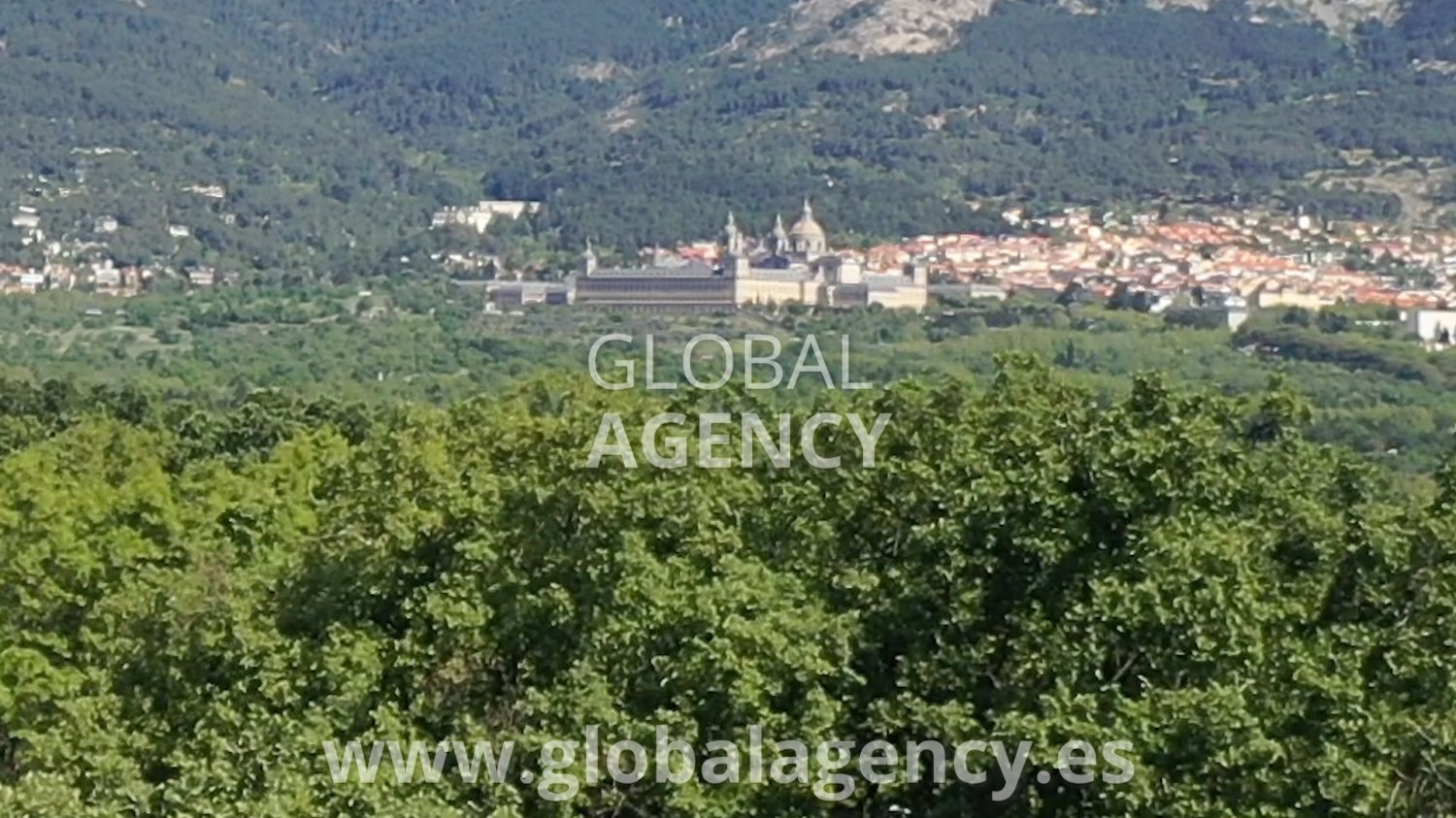 Terreno en El Escorial, Spain 1360000 m² No. 189373