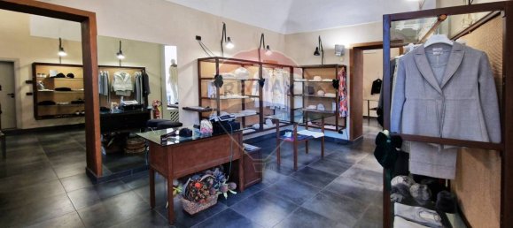 2 rooms Commercial property in Alba, Italy No. 159447 9