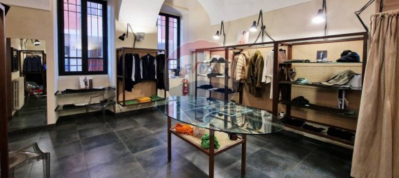 2 rooms Commercial property in Alba, Italy No. 159447 11