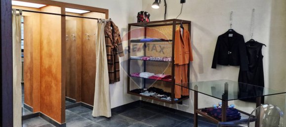 2 rooms Commercial property in Alba, Italy No. 159447 4