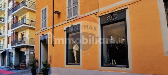 2 rooms Commercial property in Alba, Italy No. 159447 3