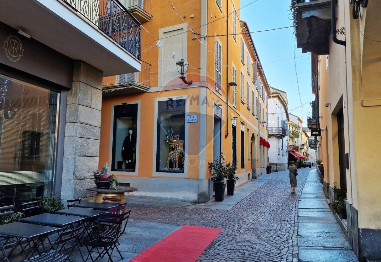 2-Zimmer Gewerbliche Immobilie in Alba, Italy, Nr. 159447