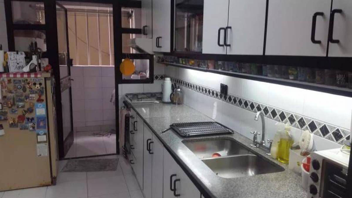 Apartamento de 3 dormitorios en Buenos Aires, Argentina No. 77729