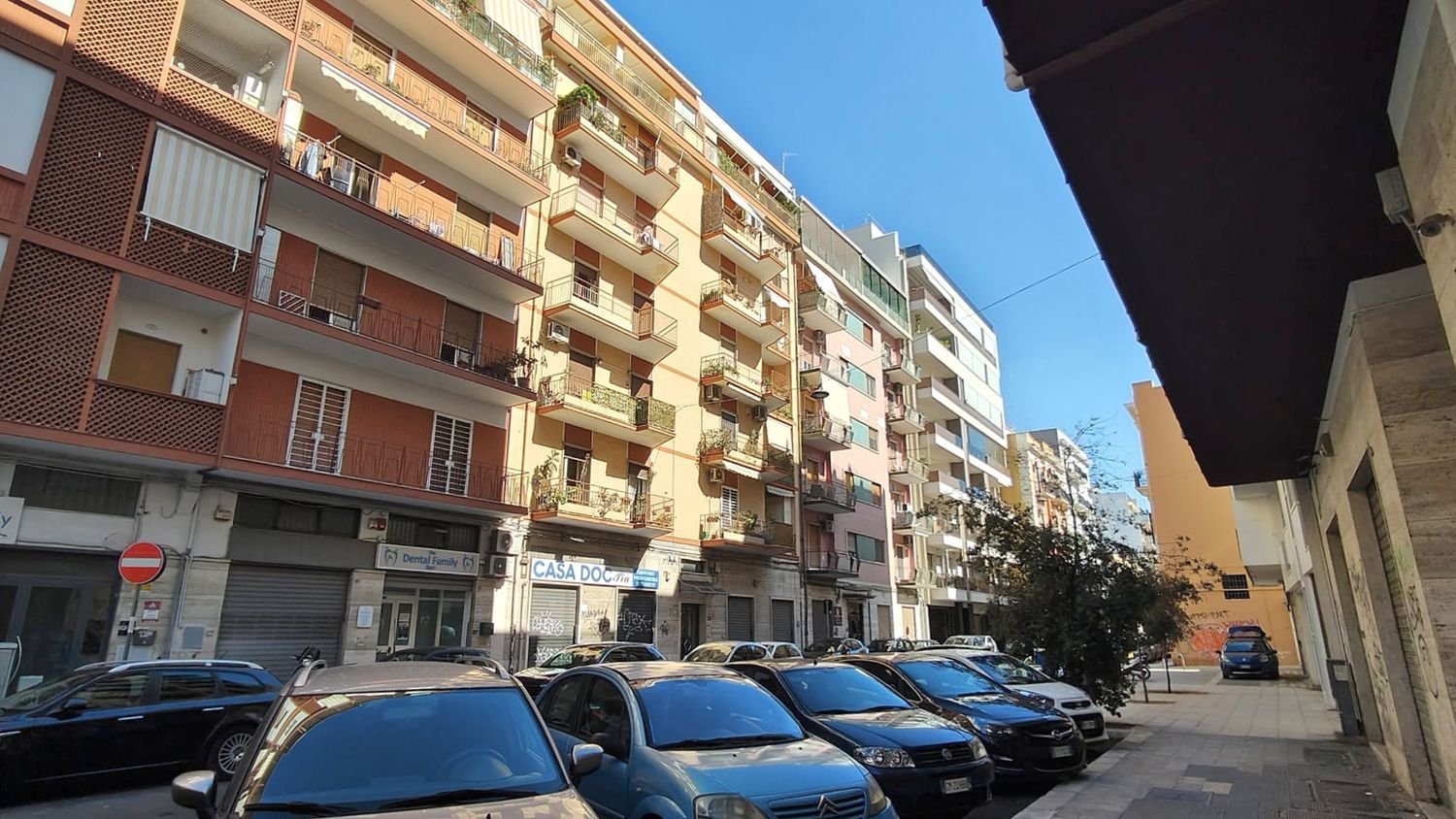 3 bedrooms Apartment in Bari, Italy No. 343948