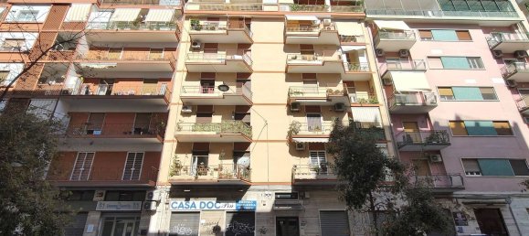 3 bedrooms Apartment in Bari, Italy No. 343948 4