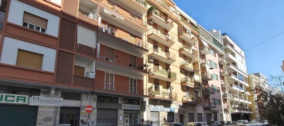 3 bedrooms Apartment in Bari, Italy No. 343948 3