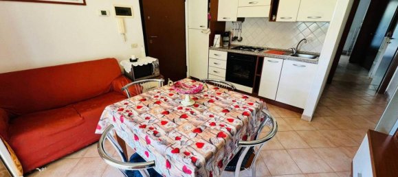 Apartamento de 3 habitaciónes en San Bartolomeo al Mare, Italy No. 25383 3