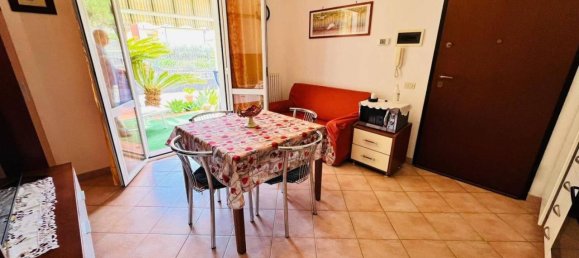 Apartamento de 3 habitaciónes en San Bartolomeo al Mare, Italy No. 25383 5