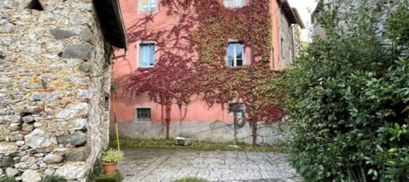 2 bedrooms House in Borgo a Mozzano, Italy No. 320502 3