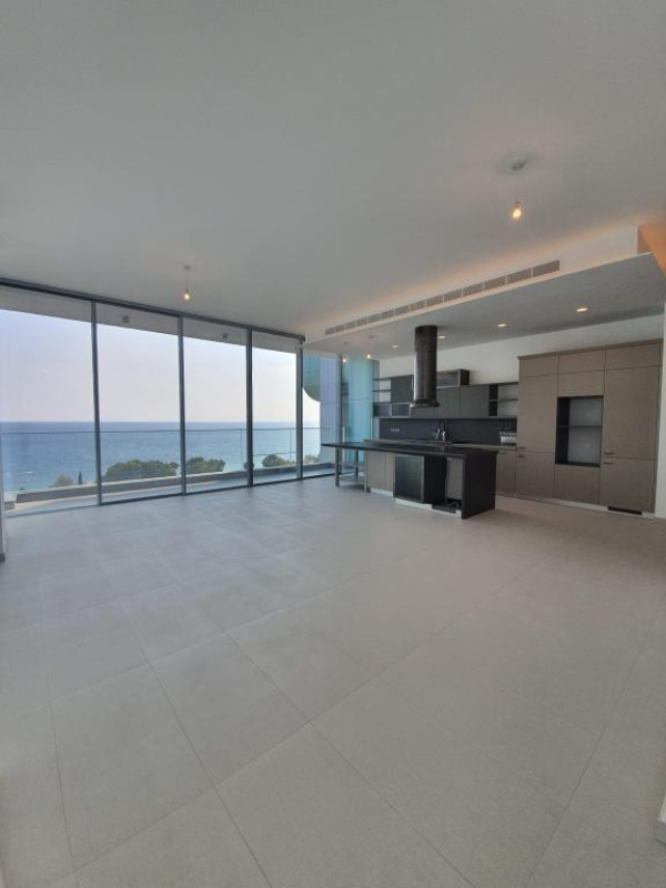 3 bedrooms Apartment in Limassol, Cyprus No. 2165