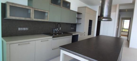 3 bedrooms Apartment in Limassol, Cyprus No. 2165 4