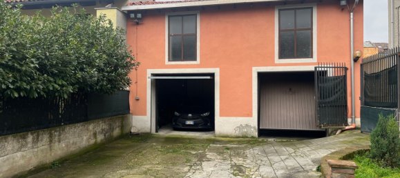 5 rooms House in Quattordio, Italy No. 15761 2