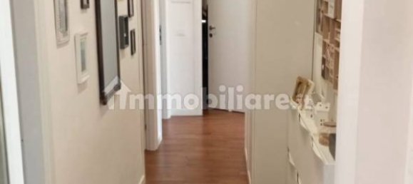 4 bedrooms Apartment in Rome, Italy No. 373905 10