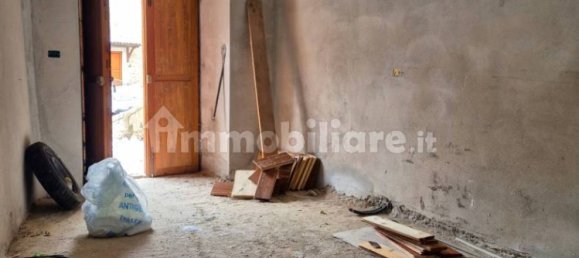 2 bedrooms House in Rocca di Cambio, Italy No. 61208 7