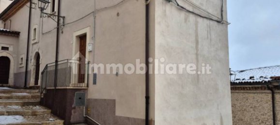 2 bedrooms House in Rocca di Cambio, Italy No. 61208 18